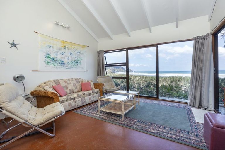 Photo of property in 107 North Piha Road, Piha, 0772