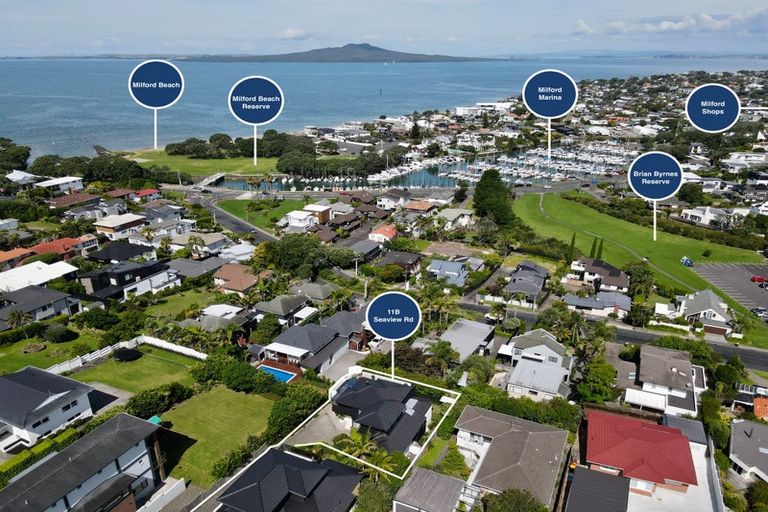 Photo of property in 2/11 Seaview Road, Castor Bay, Auckland, 0620