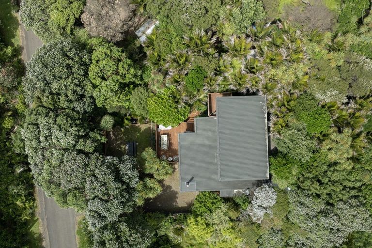 Photo of property in 33 Glenesk Road, Piha, New Lynn, 0772