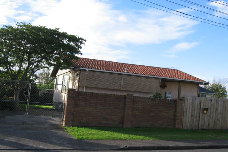 Photo of property in 1 Titoki Street, Te Atatu Peninsula, Auckland, 0610