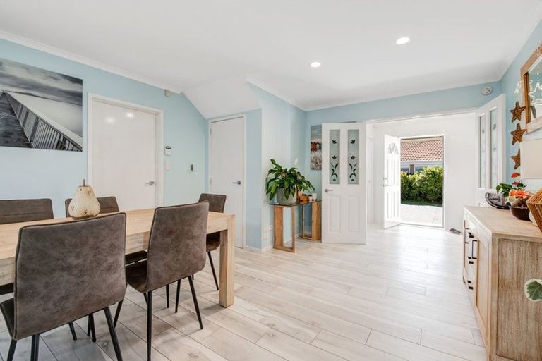 Photo of property in 6 Coral Court, Gulf Harbour, Whangaparaoa, 0930