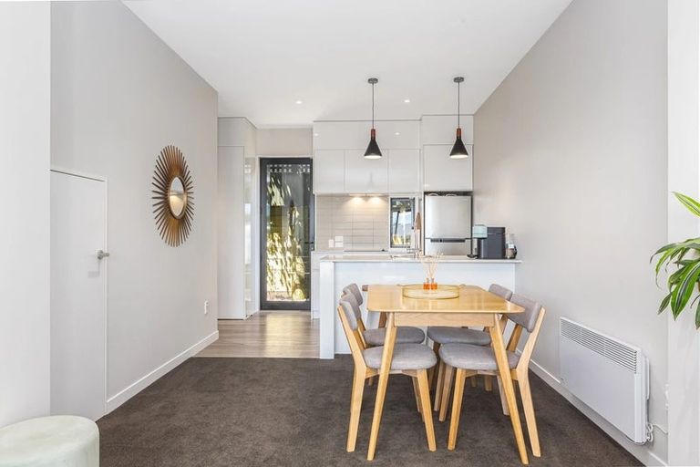 Photo of property in 2/6 Oswald Crescent, Paparangi, Wellington, 6037