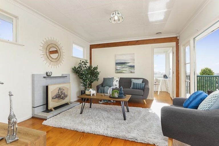 Photo of property in 50 Beaubank Road, Kelston, Auckland, 0602