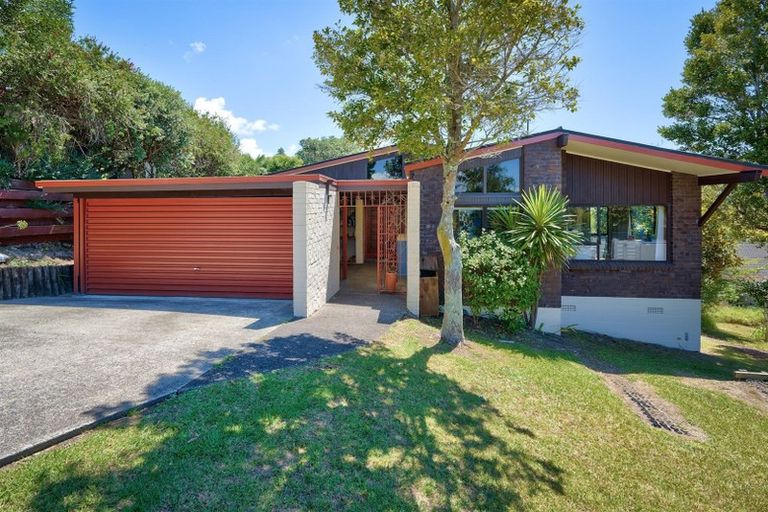 Photo of property in 3 Valdese Rise, Browns Bay, Auckland, 0630