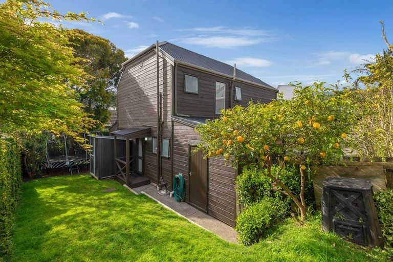 Photo of property in 2/3 Eversleigh Road, Belmont, Auckland, 0622