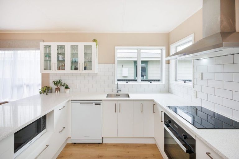 Photo of property in 6 Rennie Avenue, Milson, Palmerston North, 4414