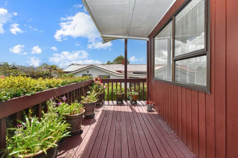 Photo of property in 2/1 Sari Place, Massey, Auckland, 0614