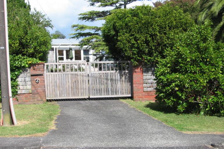 Photo of property in 164 Cliff View Drive, Green Bay, Auckland, 0604