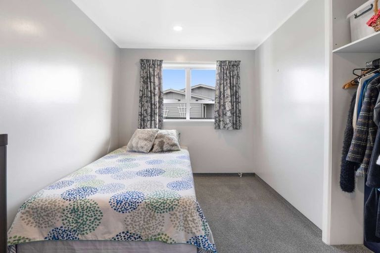 Photo of property in 16 Meadowvale Drive, Levin, 5510