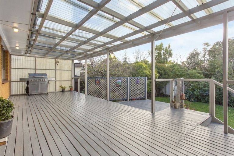 Photo of property in 10 Tanoa Place, Glendene, Auckland, 0602