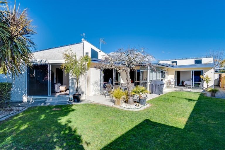 Photo of property in 17 Upham Crescent, Taradale, Napier, 4112