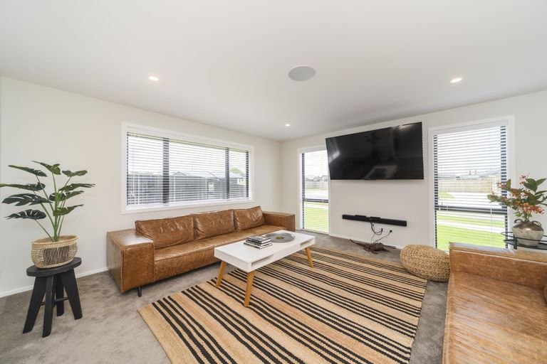 Photo of property in 19 Ashton Place, Highbury, Palmerston North, 4412