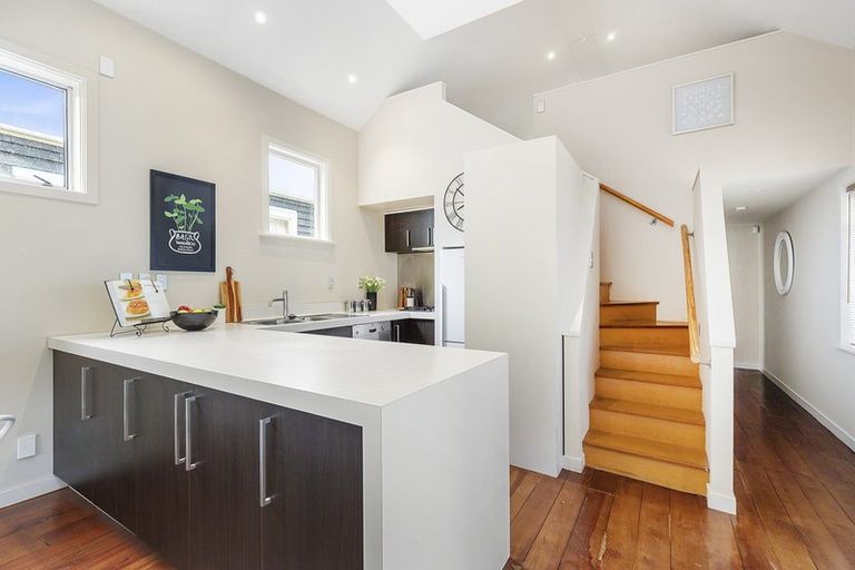 Photo of property in 121 Aro Street, Aro Valley, Wellington, 6021