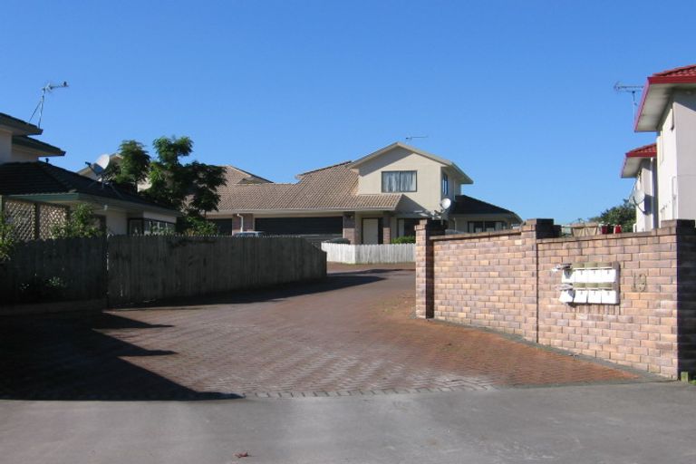 Photo of property in 2/30 Roanoke Way, Albany, Auckland, 0632