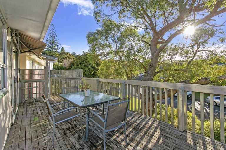Photo of property in 16 The Grove, Titirangi, Auckland, 0604