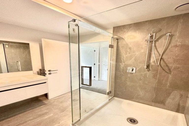 Photo of property in 4/8 Valron Road, Te Atatu South, Auckland, 0602