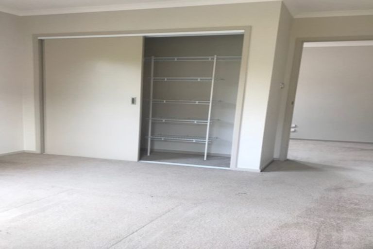 Photo of property in 18 Horizon View Road, Oteha, Auckland, 0632