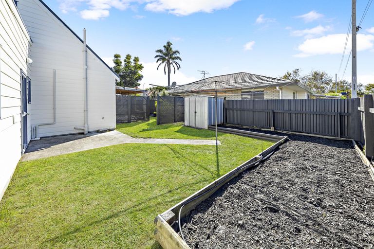 Photo of property in 2 Braeburn Place, Takanini, 2112