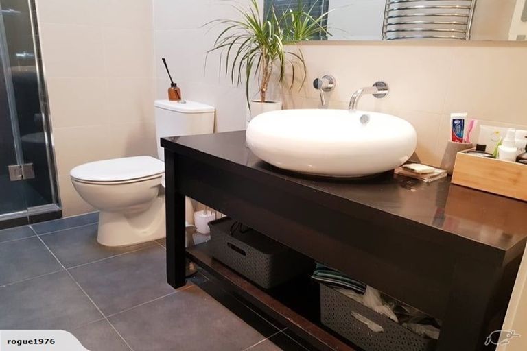 Photo of property in 28 Malvern Road, Morningside, Auckland, 1022