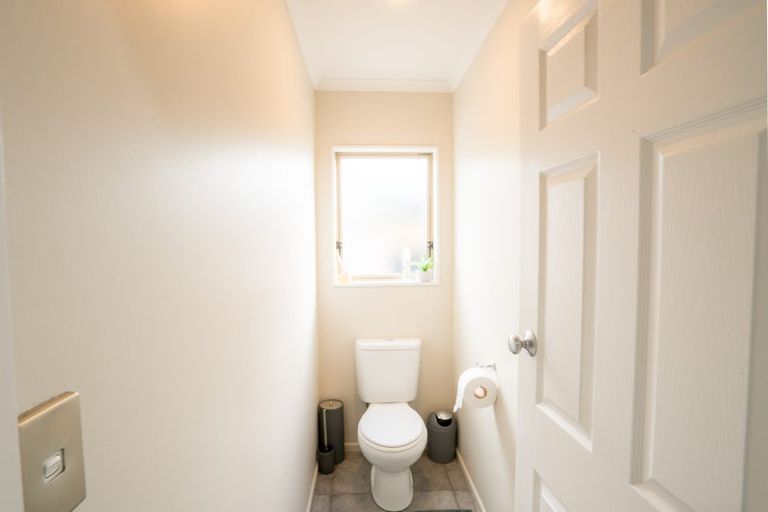 Photo of property in 10 Fernlea Avenue, Kelvin Grove, Palmerston North, 4414