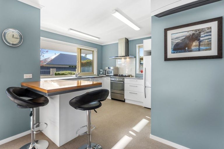 Photo of property in 17 Holly Place, Rangiora, 7400