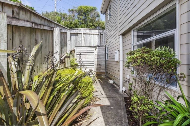 Photo of property in 1a Cecil Road, Tawa, Wellington, 5028