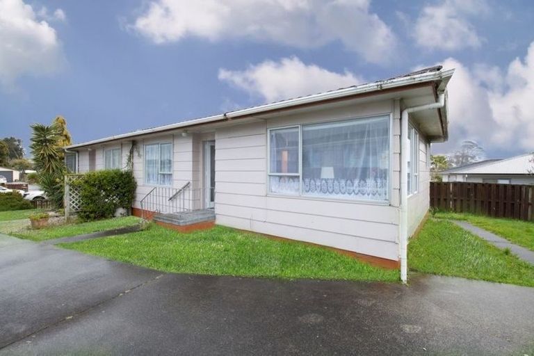Photo of property in 2/15 Sharland Avenue, Manurewa, Auckland, 2102