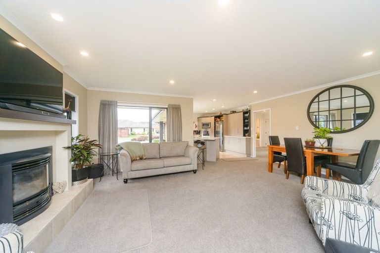 Photo of property in 14 Tennyson Avenue, Kelvin Grove, Palmerston North, 4414