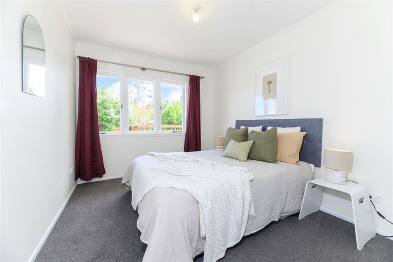 Photo of property in 54 Neil Avenue, Te Atatu Peninsula, Auckland, 0610