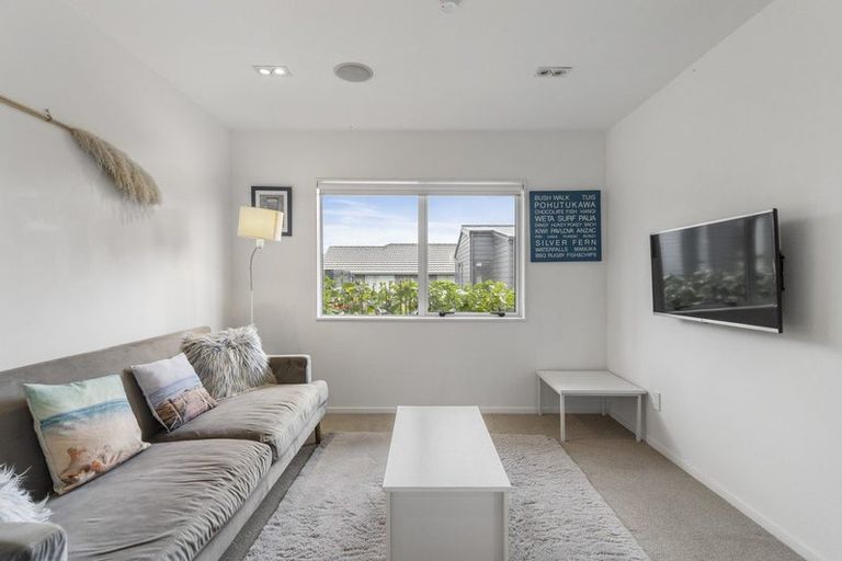 Photo of property in 11 William Bayes Place, Red Beach, 0932