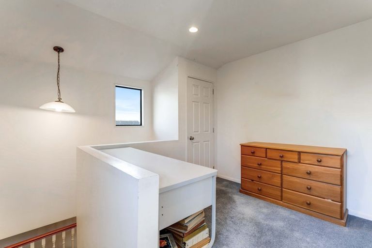 Photo of property in 18 Ribbonwood Crescent, Goodwood Heights, Auckland, 2105