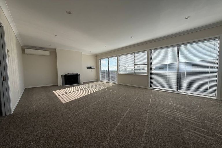 Photo of property in 2/42 Aberdeen Road, Campbells Bay, Auckland, 0620