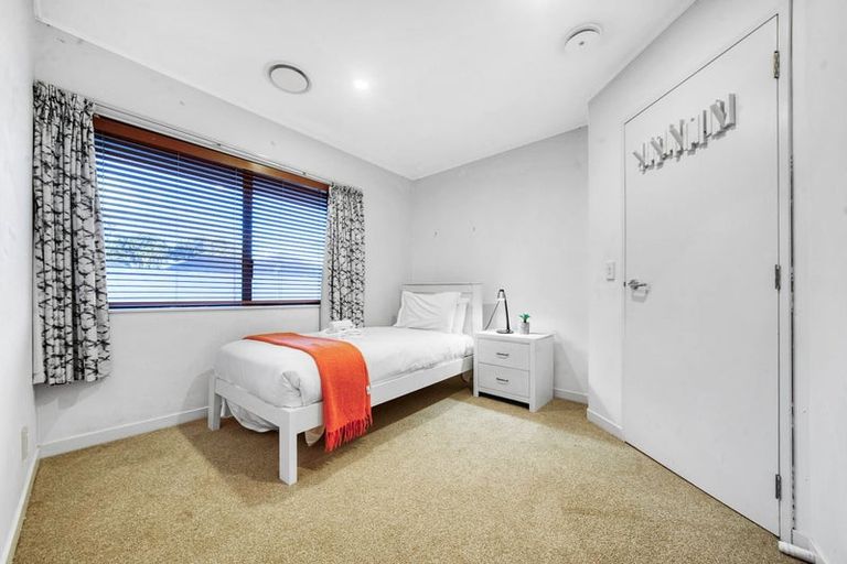Photo of property in 1/6 Eastern Beach Road, Eastern Beach, Auckland, 2012