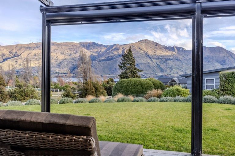 Photo of property in 5 Valley Crescent, Wanaka, 9305