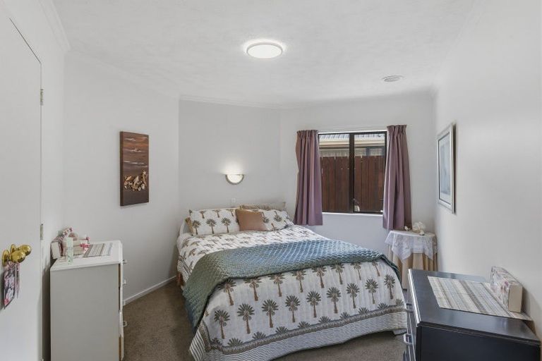 Photo of property in 11 Oakwood Grove, Paraparaumu Beach, Paraparaumu, 5032