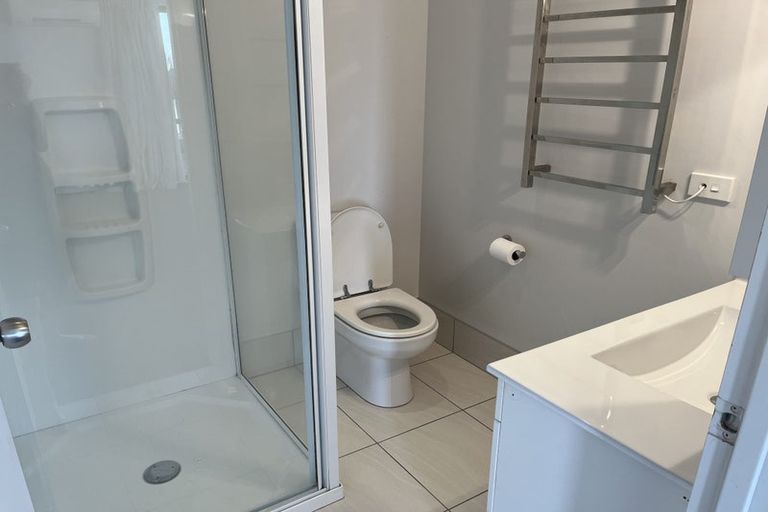 Photo of property in 20 Roberts Road, Matakatia, Whangaparaoa, 0930