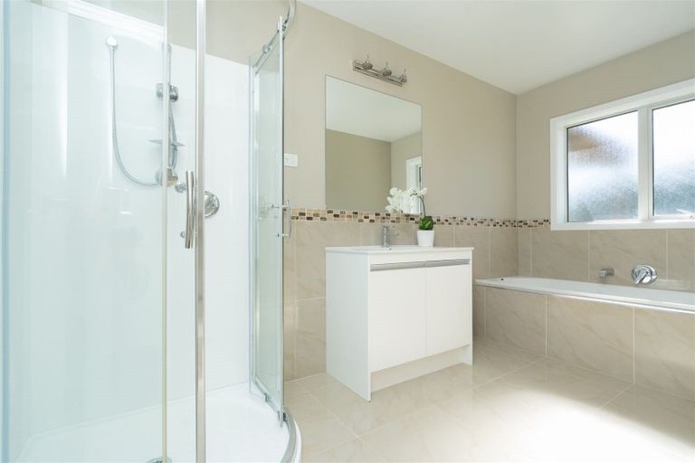 Photo of property in 210 Saint James Drive, Huntington, Hamilton, 3210