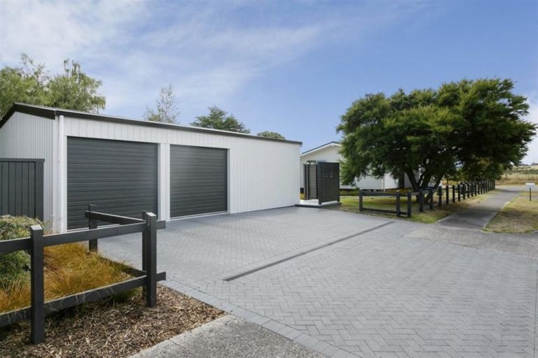 Photo of property in 2 Mahuta Road, Waitahanui, Taupo, 3378