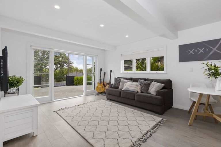 Photo of property in 28 Hanlon Crescent, Narrow Neck, Auckland, 0624