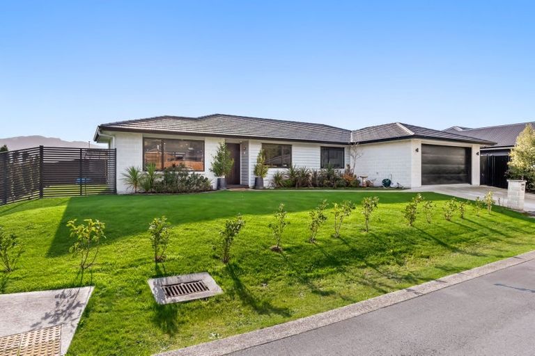 Photo of property in 42 Buddle Road, Wallaceville, Upper Hutt, 5018