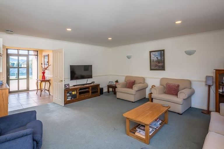 Photo of property in 11 Takahe Drive, Paraparaumu Beach, Paraparaumu, 5032