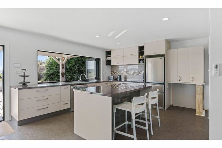 Photo of property in 2 Eveline Street, Mangawhai Heads, Mangawhai, 0505