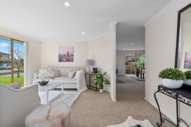 Photo of property in 37 Nimstedt Avenue, Oteha, Auckland, 0632