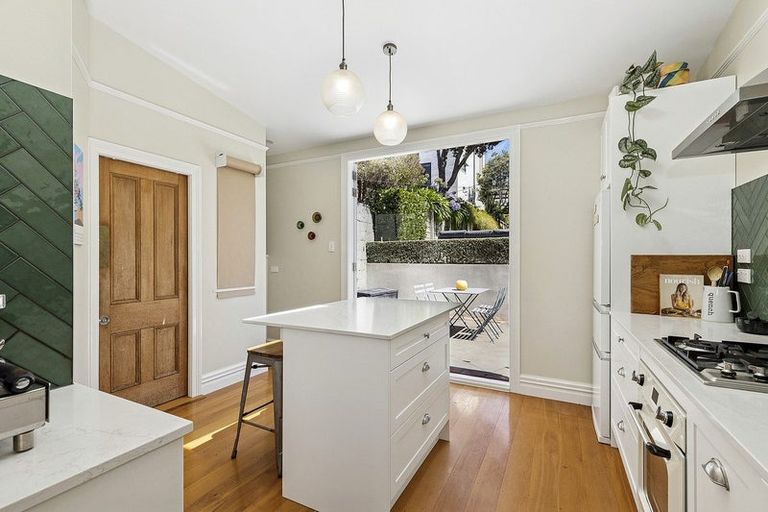 Photo of property in 8 Stanley Street, Berhampore, Wellington, 6023