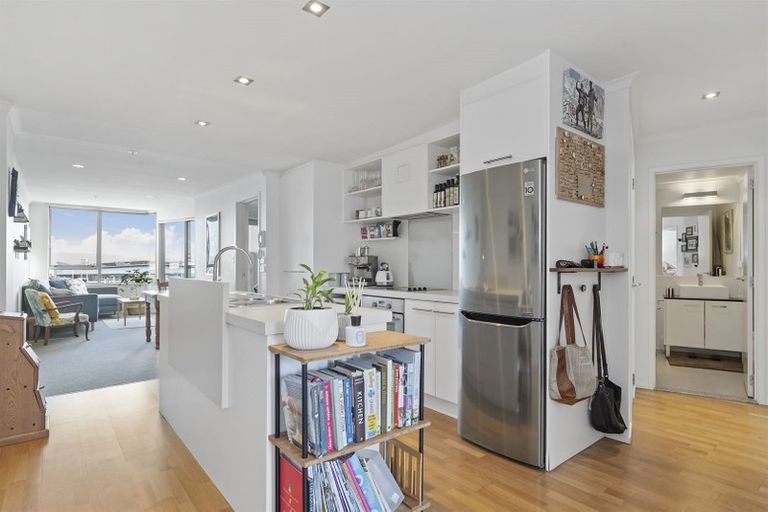 Photo of property in Algarve Apartments, 312/332 Maunganui Road, Mount Maunganui, 3116