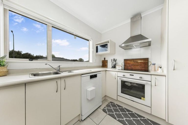 Photo of property in 9 Neesons Way, Glendene, Auckland, 0602