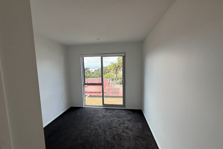 Photo of property in 5/15 Sea Vista Avenue, Beach Haven, Auckland, 0626
