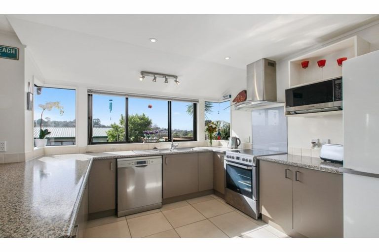 Photo of property in 9 Dobell Road, Stanmore Bay, Whangaparaoa, 0932