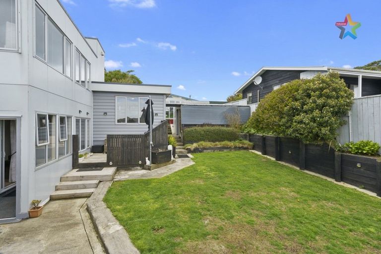 Photo of property in 10a Chapman Street, Newlands, Wellington, 6037