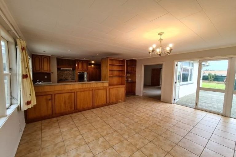 Photo of property in 31 Dives Avenue, Hawera, 4610